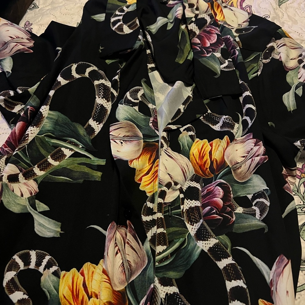 NovaMen-Large—Beautiful snake and flower pattern.  100% polyester.  Never wore.